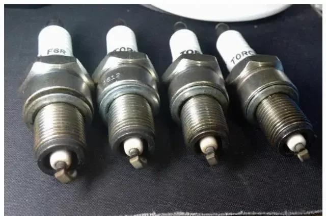 車子出現這3種征兆，是在提醒該換火花塞了
